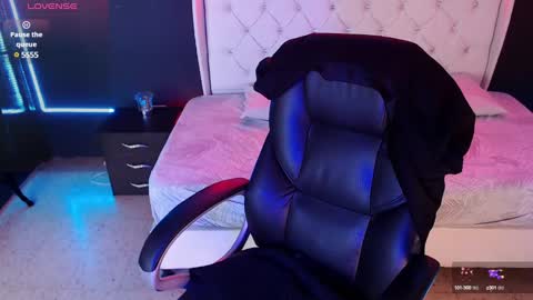 Snapshot of danielle_smithh chatting on 21, 2, 2025 Danielle Smith online show from 21, 2, 2025