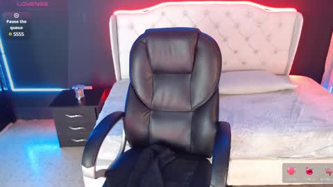 Snapshot of danielle_smithh chatting on 6, 3, 2025 Danielle Smith online show from 6, 3, 2025