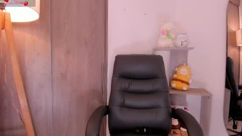 Danielle Rose online show from 12, 11, 2025