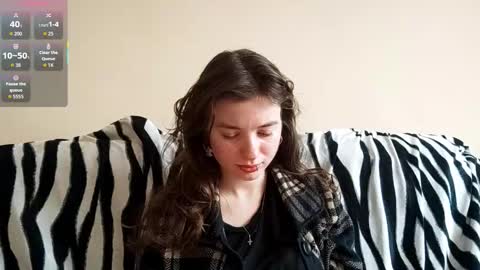 Snapshot of daniellevaulet chatting on 17, 12, 2025 Mia online show from 17, 12, 2025