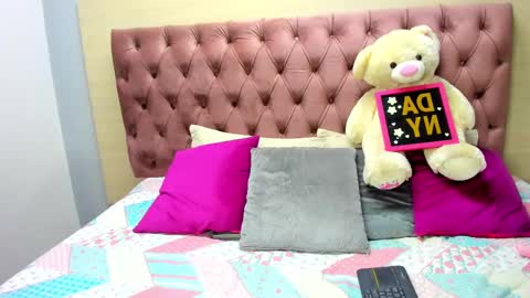 Snapshot of daniibelluci chatting on 17, 2, 2025 DaniiBelluci online show from 17, 2, 2025