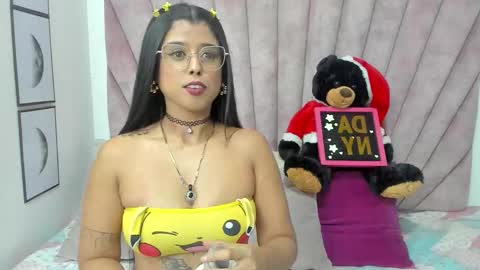 Snapshot of daniibelluci chatting on 2, 12, 2025 DaniiBelluci online show from 2, 12, 2025