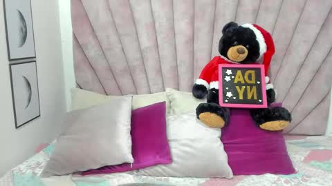 Snapshot of daniibelluci chatting on 4, 12, 2025 DaniiBelluci online show from 4, 12, 2025