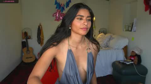 Snapshot of daniisla chatting on 14, 11, 2025 danalle .. online show from 14, 11, 2025