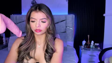 Snapshot of daniphoenixx chatting on 8, 2, 2025 Dani Phonenix online show from 8, 2, 2025