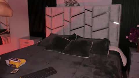 Snapshot of daniphoenixx chatting on 15, 12, 2025 Dani Phonenix online show from 15, 12, 2025