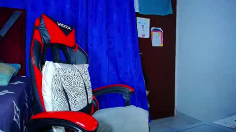 danisabrownn online show from 17, 3, 2026