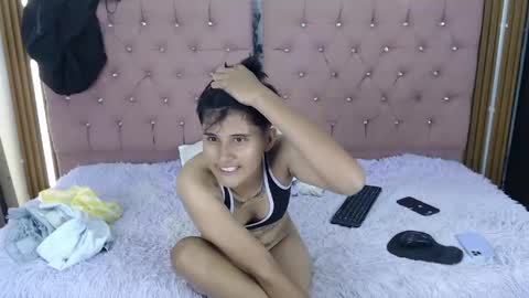Danniela y Victoria online show from 19, 5, 2026