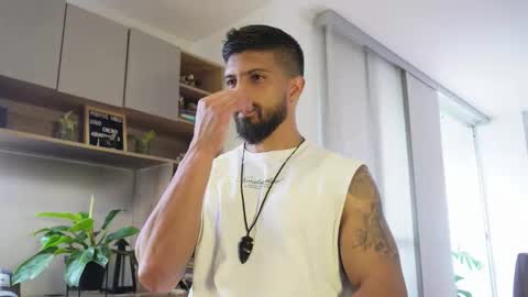 Snapshot of dann_saenz chatting on 14, 11, 2025 Dann saenz online show from 14, 11, 2025