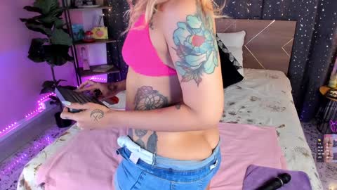 Snapshot of danna__castle chatting on 27, 12, 2024 Dannacastle online show from 27, 12, 2024