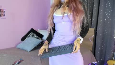 Snapshot of danna__castle chatting on 1, 3, 2025 Dannacastle online show from 1, 3, 2025