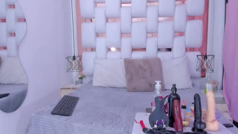 Danna Flame online show from 4, 11, 2025