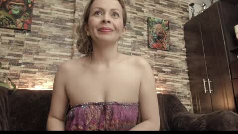 Snapshot of danna_johnson2 chatting on 19, 12, 2024 natalia online show from 19, 12, 2024