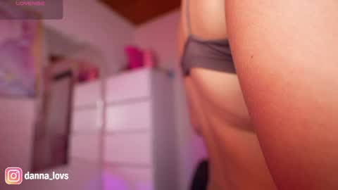 Danna Lovs online show from 4, 4, 2026