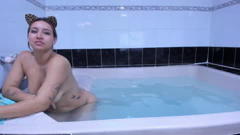 Snapshot of danna_reyess chatting on 4, 2, 2025 Danna online show from 4, 2, 2025