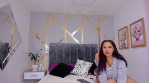 Snapshot of danna_reyess chatting on 1, 3, 2025 Danna online show from 1, 3, 2025