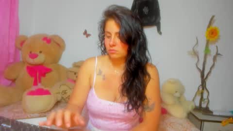 Danna Sofia jeins online show from 2, 10, 2025