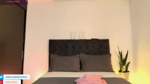 Snapshot of dannawells chatting on 15, 10, 2025 Danna Wells online show from 15, 10, 2025