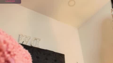 Snapshot of dannawells chatting on 23, 10, 2025 Danna Wells online show from 23, 10, 2025