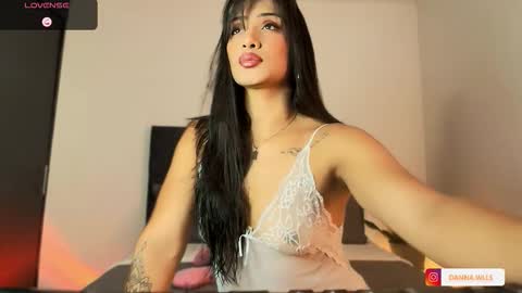 Snapshot of dannawells chatting on 28, 11, 2025 Danna Wells online show from 28, 11, 2025