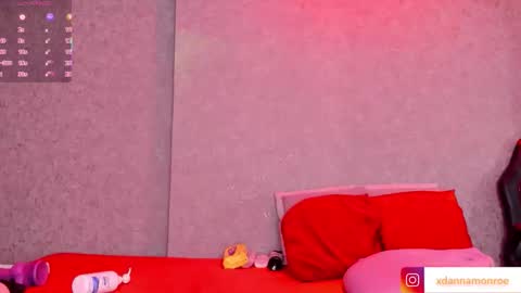 Snapshot of danniamonroee chatting on 17, 12, 2025 Danna Monroe online show from 17, 12, 2025