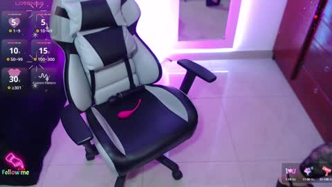 Snapshot of danniela_james chatting on 31, 12, 2024 danna online show from 31, 12, 2024