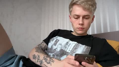 Snapshot of danny_love01 chatting on 15, 4, 2026 danny online show from 15, 4, 2026