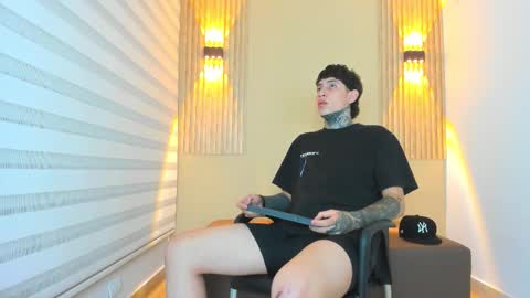 Snapshot of dante_armstrong chatting on 11, 11, 2025 dante_armstrong online show from 11, 11, 2025