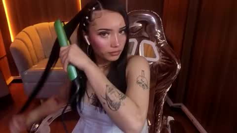 daphne_nicole_b online show from 25, 3, 2026