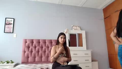 Daphne And Scarlett online show from 9, 2, 2025