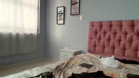 Daphne And Scarlett online show from 16, 2, 2025