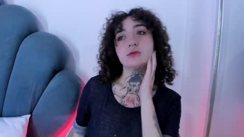 DaphneBlunt online show from 12, 11, 2025