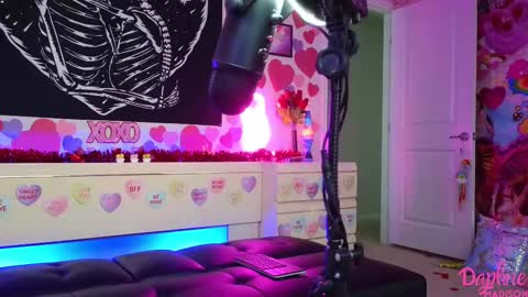 Daphne Madison online show from 19, 2, 2025