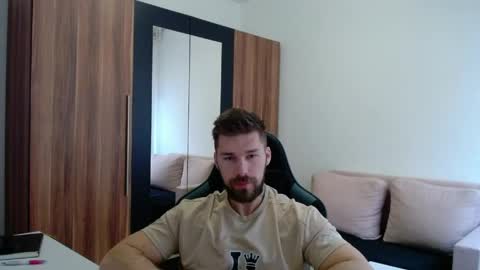 darius_94 online show from 10, 4, 2026