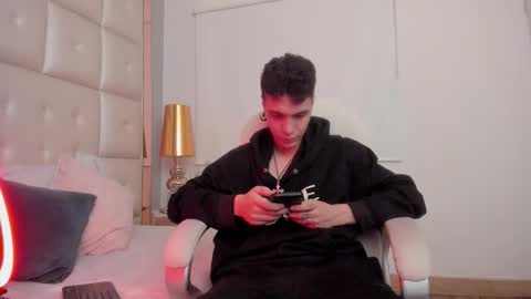 Snapshot of dark_sun333 chatting on 8, 11, 2025 dark_sun333 online show from 8, 11, 2025