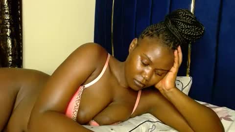 Snapshot of dark_tiffany chatting on 31, 10, 2025 Tiff online show from 31, 10, 2025