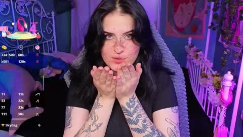 Snapshot of darksh1ne chatting on 7, 10, 2025 Shine online show from 7, 10, 2025