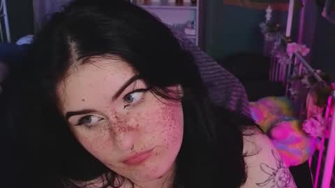 Snapshot of darksh1ne chatting on 12, 11, 2025 Shine online show from 12, 11, 2025