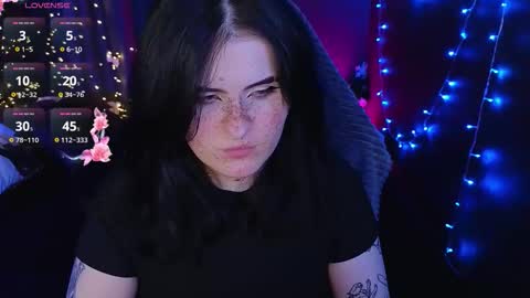 Snapshot of darksh1ne chatting on 13, 12, 2025 Shine online show from 13, 12, 2025