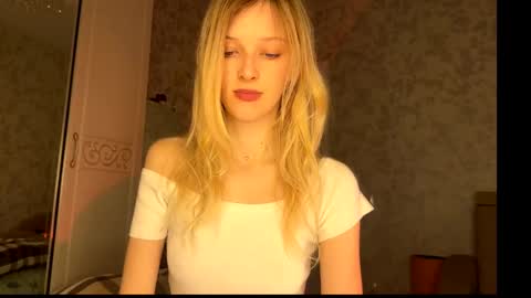 Snapshot of darlingdarinka chatting on 23, 10, 2025 D online show from 23, 10, 2025