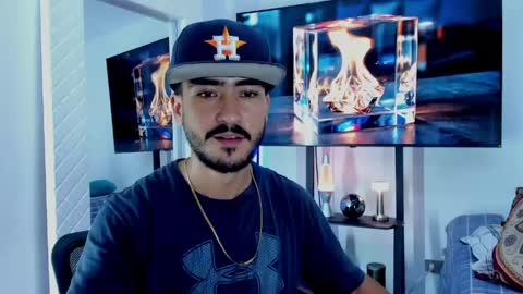 Hey im David that loves to explore and speak their fantasies. Very open talktative and nice. Feel free to chat with me online show from 29, 5, 2026