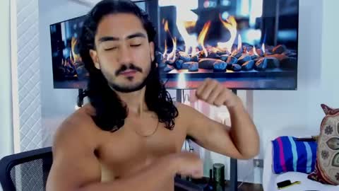 Hey im David that loves to explore and speak their fantasies. Very open talktative and nice. Feel free to chat with me online show from 5, 6, 2026