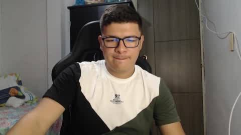 Snapshot of david_smit_ chatting on 4, 3, 2025 david smit online show from 4, 3, 2025