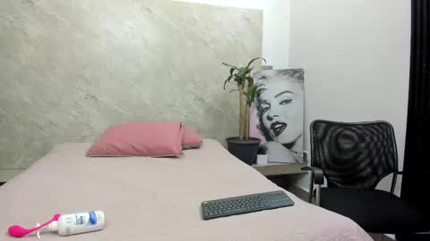 Snapshot of davida_karol chatting on 2, 10, 2025 davida_karol online show from 2, 10, 2025