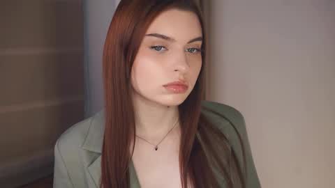 Snapshot of davinagreengo chatting on 15, 4, 2026 Louise online show from 15, 4, 2026