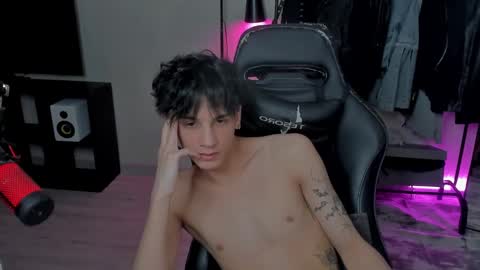 Snapshot of davisross chatting on 16, 2, 2025 davis online show from 16, 2, 2025