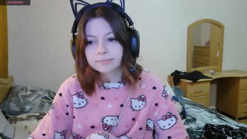 Snapshot of dawndollins chatting on 4, 10, 2025 Alice online show from 4, 10, 2025