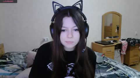 Snapshot of dawndollins chatting on 17, 10, 2025 Alice online show from 17, 10, 2025