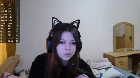 Snapshot of dawndollins chatting on 4, 11, 2025 Alice online show from 4, 11, 2025