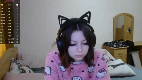 Snapshot of dawndollins chatting on 6, 11, 2025 Alice online show from 6, 11, 2025